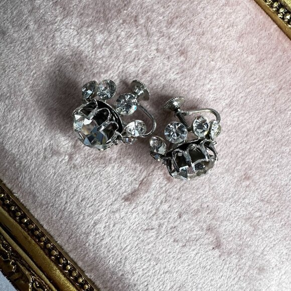 Vintage Signed Coro Rhinestone Screw-back Earrings Silver Tone Floral Design MCM - Picture 6 of 9